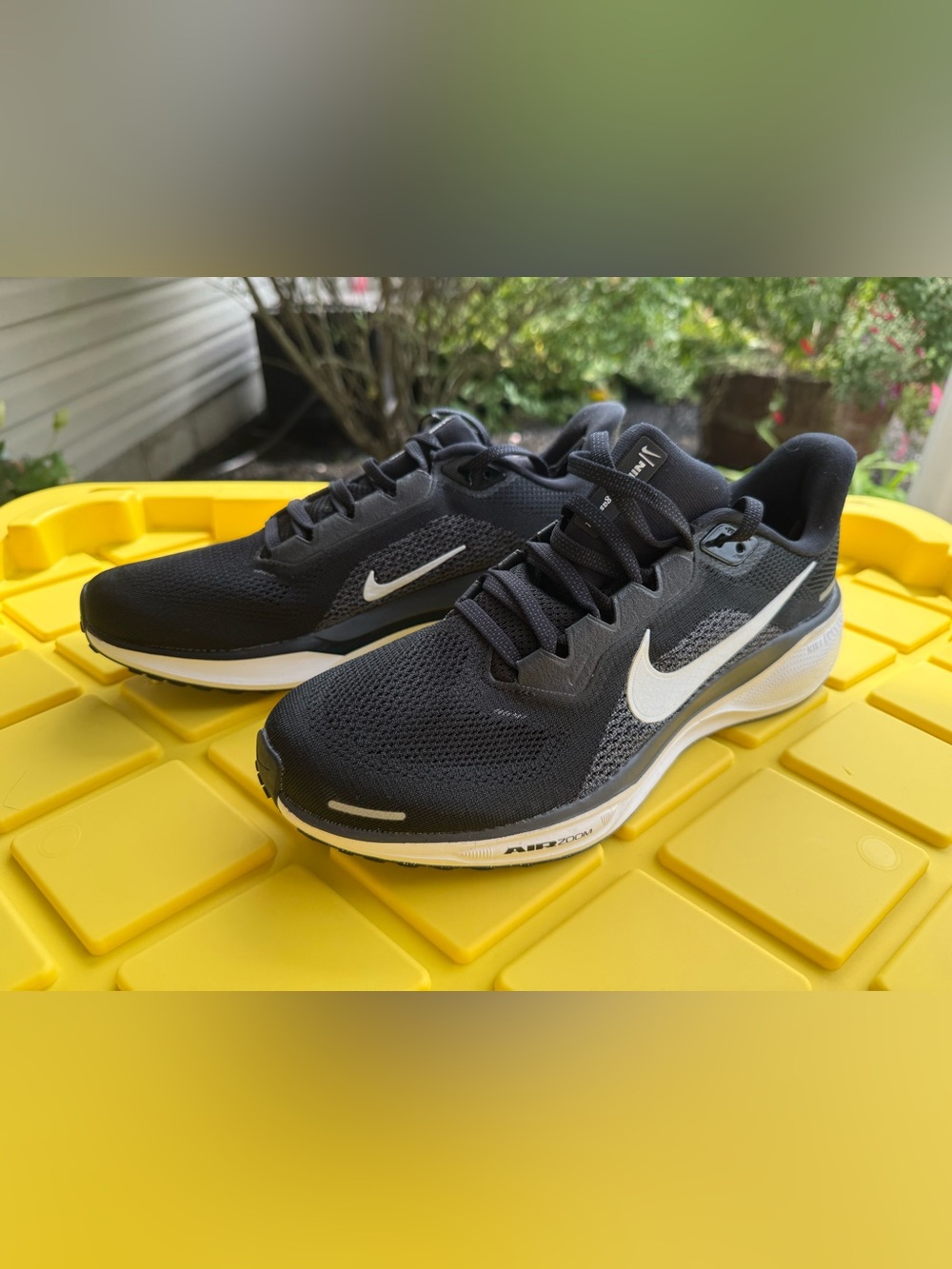 Nike Men’s Black/White Air Zoom Athletic Sneakers